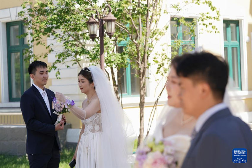 지난달 31일, 하얼빈공업대학에서 열린 제11회 박사과정생 단체 결혼식 현장 [사진 출처: 신화사]