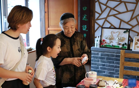中 팔순 민박집 주인장의 작은 미술관 “돌에 예술 영감 담아”